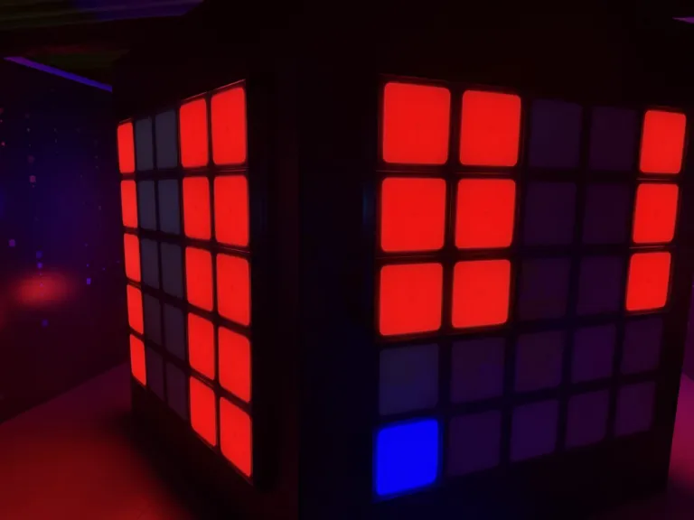 Pixel World: Würfel mit leuchtenden Tastfeldern